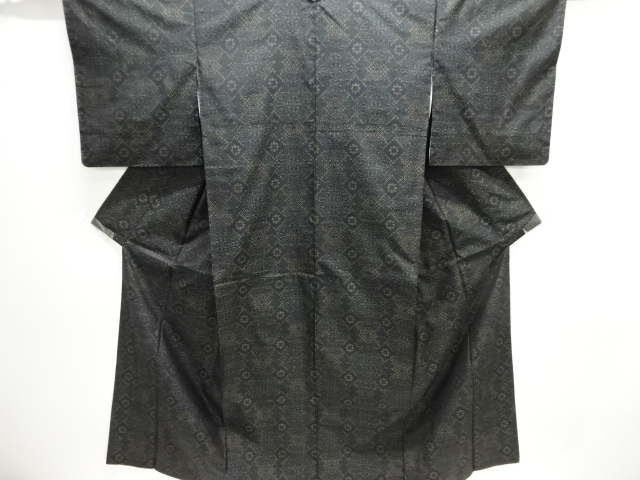 幾何学に華紋模様織り出し本場泥大島紬着物